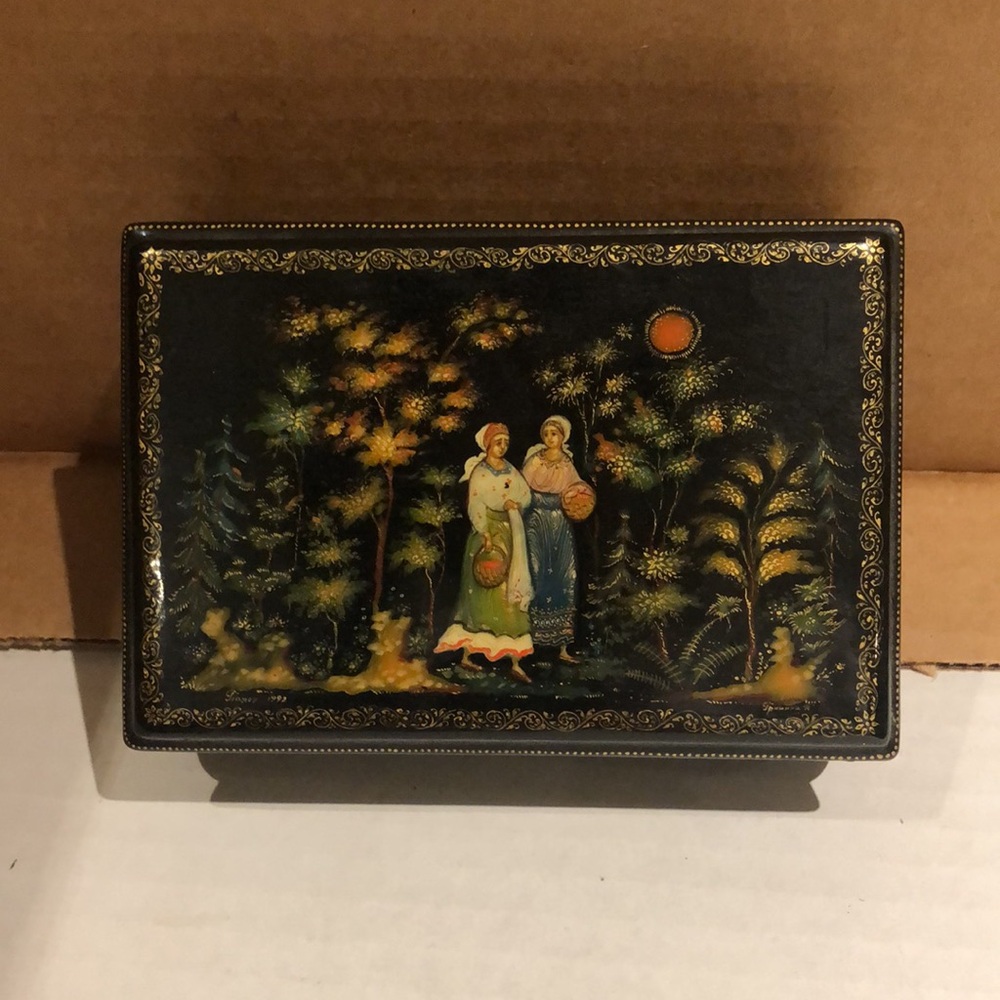 Vintage Hand-painted Russian Lacquer Trinket Box